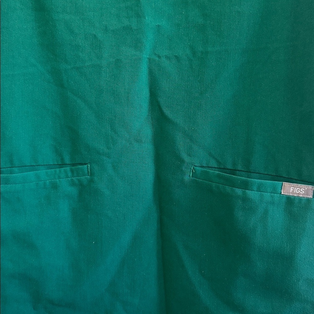 Limited Edition set of Figs Casma  Top and Zamora Jogger pants in Hunter Green - Picture 10 of 13